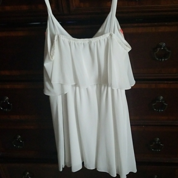 A dress - Picture 2 of 2